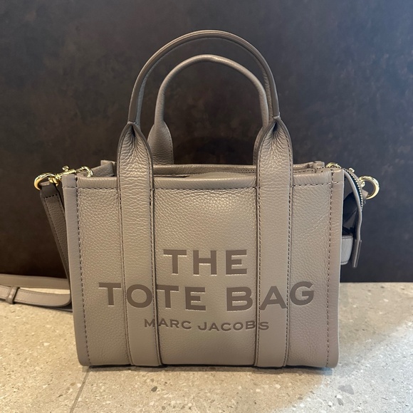 MARC JACOBS THE TOTE BAG SMALL CEMENT - Picture 9 of 16
